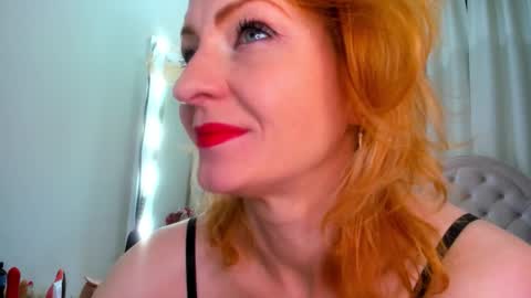 Snapshot of squirtymom chatting on October 14, 5:32 am Alisa online show from October 14, 5:32 am