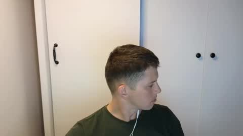 Snapshot of st1vemaster01 chatting on October 6, 4:47 pm st1vemaster01 online show from October 6, 4:47 pm