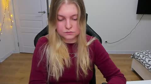 Stacy  online show from December 14, 3:25 pm