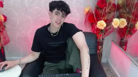 Snapshot of star_boyx chatting on October 2, 10:08 pm star_boyx online show from October 2, 10:08 pm