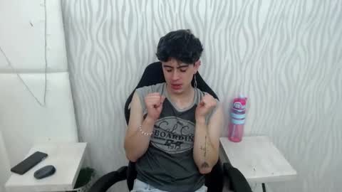 Snapshot of star_boyx chatting on February 28, 7:35 pm star_boyx online show from February 28, 7:35 pm