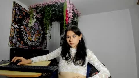 starmoonly online show from February 22, 7:34 am