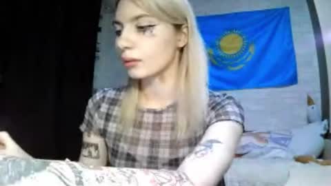 Snapshot of starremick chatting on September 21, 2:43 pm Katie online show from September 21, 2:43 pm