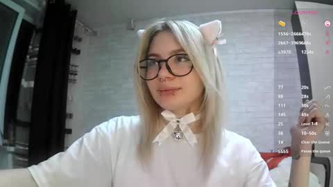 Snapshot of starremick chatting on October 13, 2:19 pm Katie online show from October 13, 2:19 pm