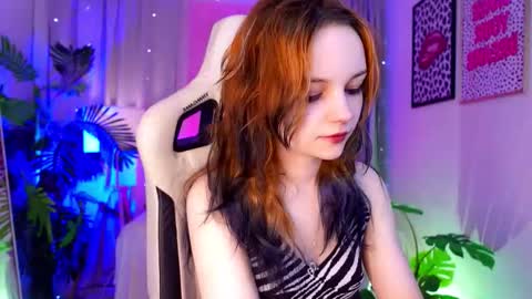 Snapshot of staymonica chatting on October 19, 2:00 pm MONICA online show from October 19, 2:00 pm