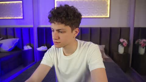 Esrefan online show from March 28, 8:10 pm