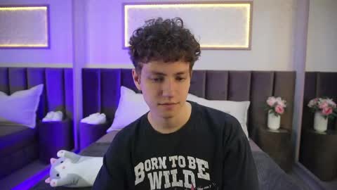 Esrefan online show from April 20, 7:39 pm