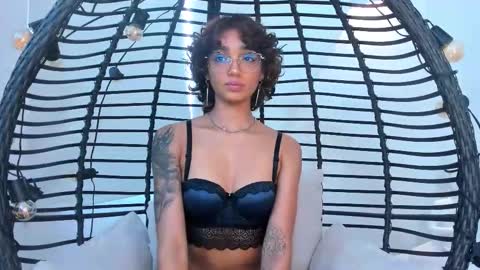 Snapshot of stefania_paz chatting on September 25, 8:27 pm Stefania online show from September 25, 8:27 pm