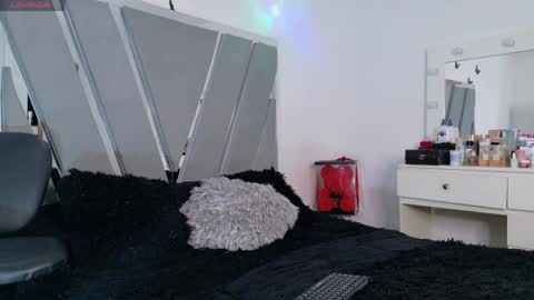 Stefy Milf online show from April 18, 3:52 am