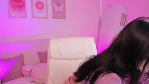 Snapshot of steff_london chatting on February 27, 9:14 pm Steff online show from February 27, 9:14 pm