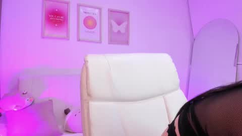 Snapshot of steff_london chatting on February 9, 11:25 pm Steff online show from February 9, 11:25 pm