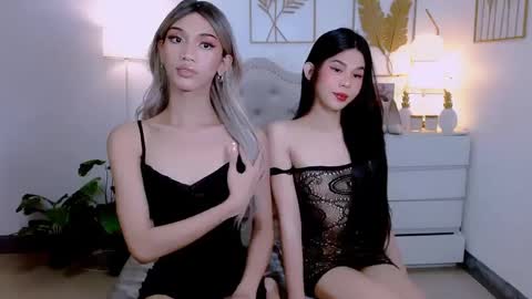 Snapshot of steffani_deluxe chatting on December 22, 11:33 am STEF online show from December 22, 11:33 am