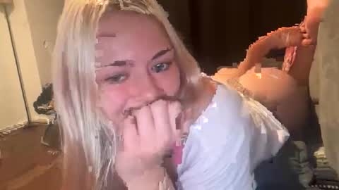 stella1005 online show from December 23, 3:34 am