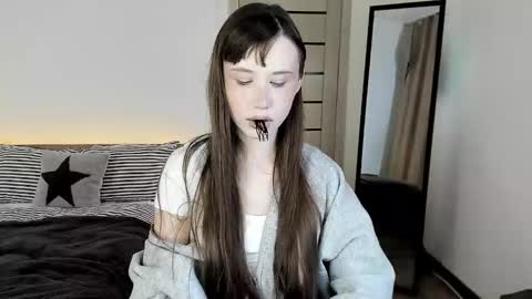 stella_sunny online show from March 5, 4:27 pm