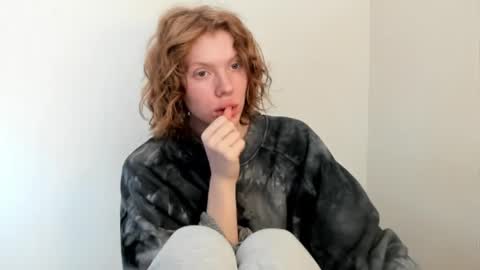 Snapshot of stellaswen chatting on October 2, 9:08 am S T E L L A online show from October 2, 9:08 am