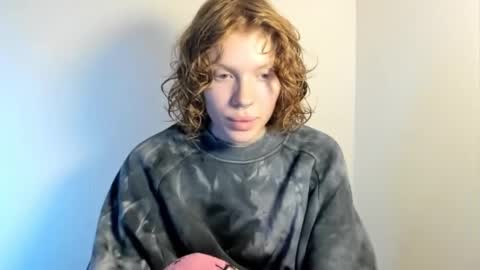 Snapshot of stellaswen chatting on October 15, 11:44 am S T E L L A online show from October 15, 11:44 am