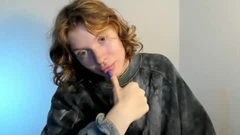 Snapshot of stellaswen chatting on October 10, 8:31 am S T E L L A online show from October 10, 8:31 am