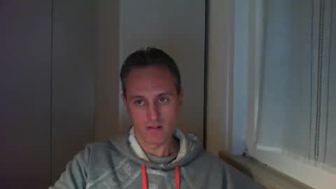 Snapshot of sten015 chatting on January 18, 6:43 pm sten015 online show from January 18, 6:43 pm