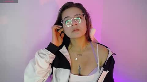 Snapshot of stepha_sweet chatting on September 24, 12:39 am Emma online show from September 24, 12:39 am