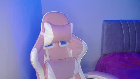 Snapshot of stepha_sweet chatting on February 24, 1:13 am Emma online show from February 24, 1:13 am