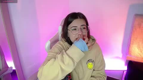 Snapshot of stepha_sweet chatting on October 7, 1:01 am Emma online show from October 7, 1:01 am