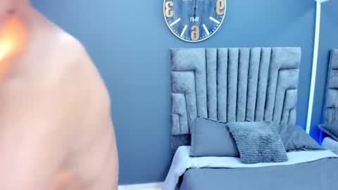 Stephane Rouss online show from December 5, 9:01 pm