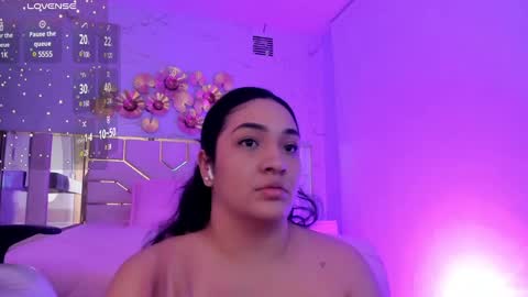 Snapshot of stephania_diamond chatting on March 12, 8:19 am online show from March 12, 8:19 am