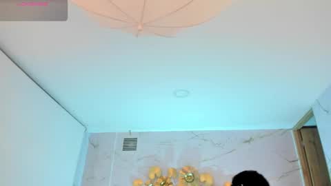 Snapshot of stephania_diamond chatting on March 7, 2:15 am online show from March 7, 2:15 am