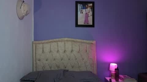 Stephania online show from April 1, 5:43 pm