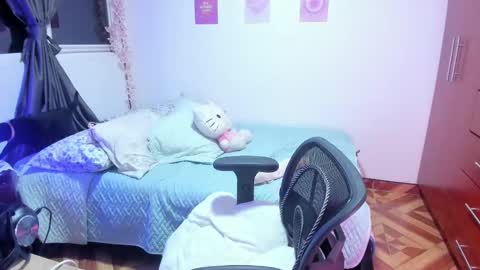 Snapshot of stephanifox chatting on October 15, 2:15 am Stephanie online show from October 15, 2:15 am