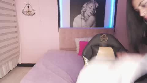 Snapshot of stephany_rodriguez_ chatting on February 25, 1:10 pm stephany_rodriguez_ online show from February 25, 1:10 pm