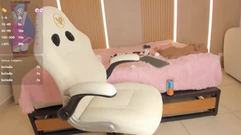 Stephany online show from March 6, 10:20 pm