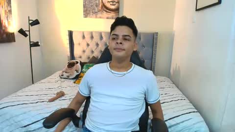 Snapshot of stewart_mateo_ chatting on September 25, 2:51 am stewart online show from September 25, 2:51 am
