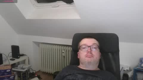 Oliver online show from April 15, 7:58 pm