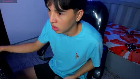 Snapshot of stiwentwink chatting on October 13, 7:49 pm Stiwen online show from October 13, 7:49 pm