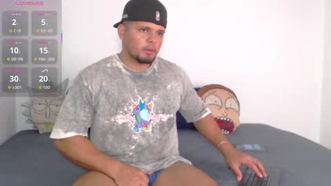 Stone Lee  online show from December 22, 6:53 am