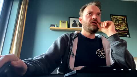 Snapshot of stonednboner chatting on December 7, 11:01 am Stonerboner online show from December 7, 11:01 am