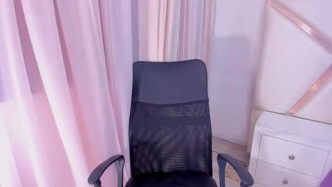 Snapshot of stormihills chatting on October 11, 4:32 pm Sweety Stormi online show from October 11, 4:32 pm