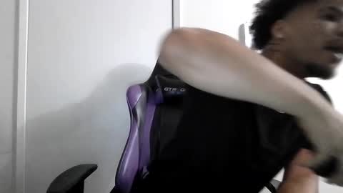 Snapshot of str8dj chatting on September 17, 3:54 am Dj online show from September 17, 3:54 am