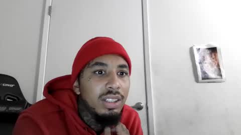 Snapshot of str8dj chatting on October 21, 6:51 am Dj online show from October 21, 6:51 am