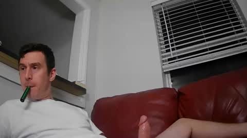 Snapshot of str8stuntcox chatting on October 28, 4:24 am Str8StuntCox online show from October 28, 4:24 am