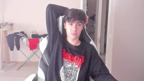 Snapshot of stralght_twinks chatting on October 2, 6:56 am Ray online show from October 2, 6:56 am