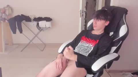 Snapshot of stralght_twinks chatting on October 4, 12:36 pm Ray online show from October 4, 12:36 pm