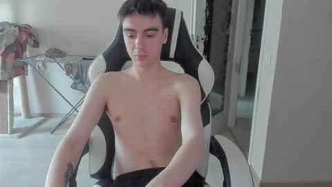 Snapshot of stralght_twinks chatting on October 21, 12:43 pm Ray online show from October 21, 12:43 pm