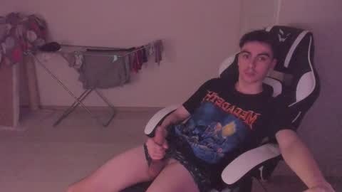 Snapshot of stralght_twinks chatting on October 15, 4:41 pm Ray online show from October 15, 4:41 pm