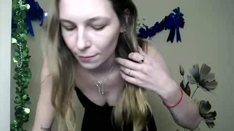 Snapshot of stranger_giirl chatting on February 20, 5:20 pm Amalia online show from February 20, 5:20 pm