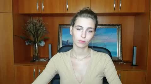 Snapshot of stranger_giirl chatting on September 24, 11:06 am Amalia online show from September 24, 11:06 am