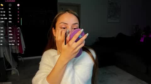 Laura online show from September 19, 2:37 am