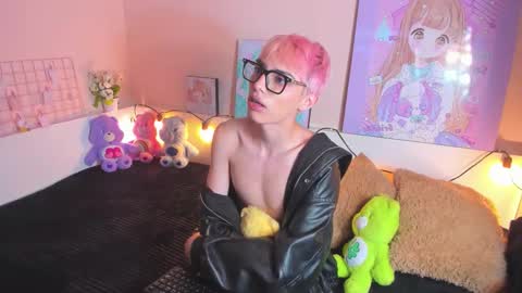 strawberry_kitty_ online show from November 5, 3:25 pm