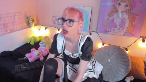 strawberry_kitty_ online show from November 8, 4:04 am